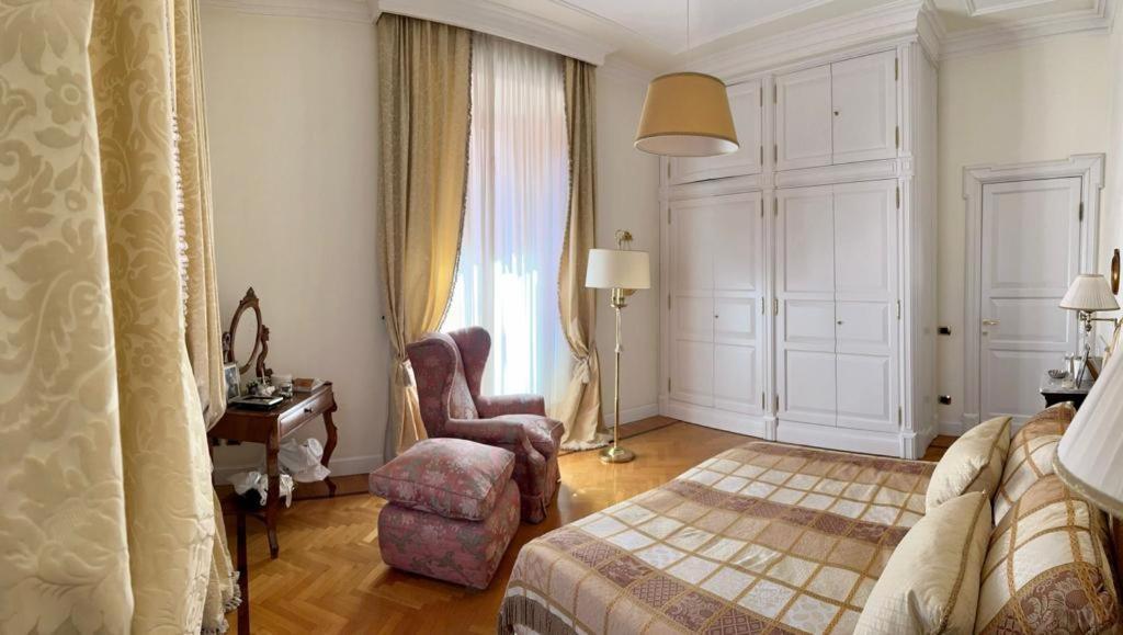 Roman Holidays Boutique Luaran gambar