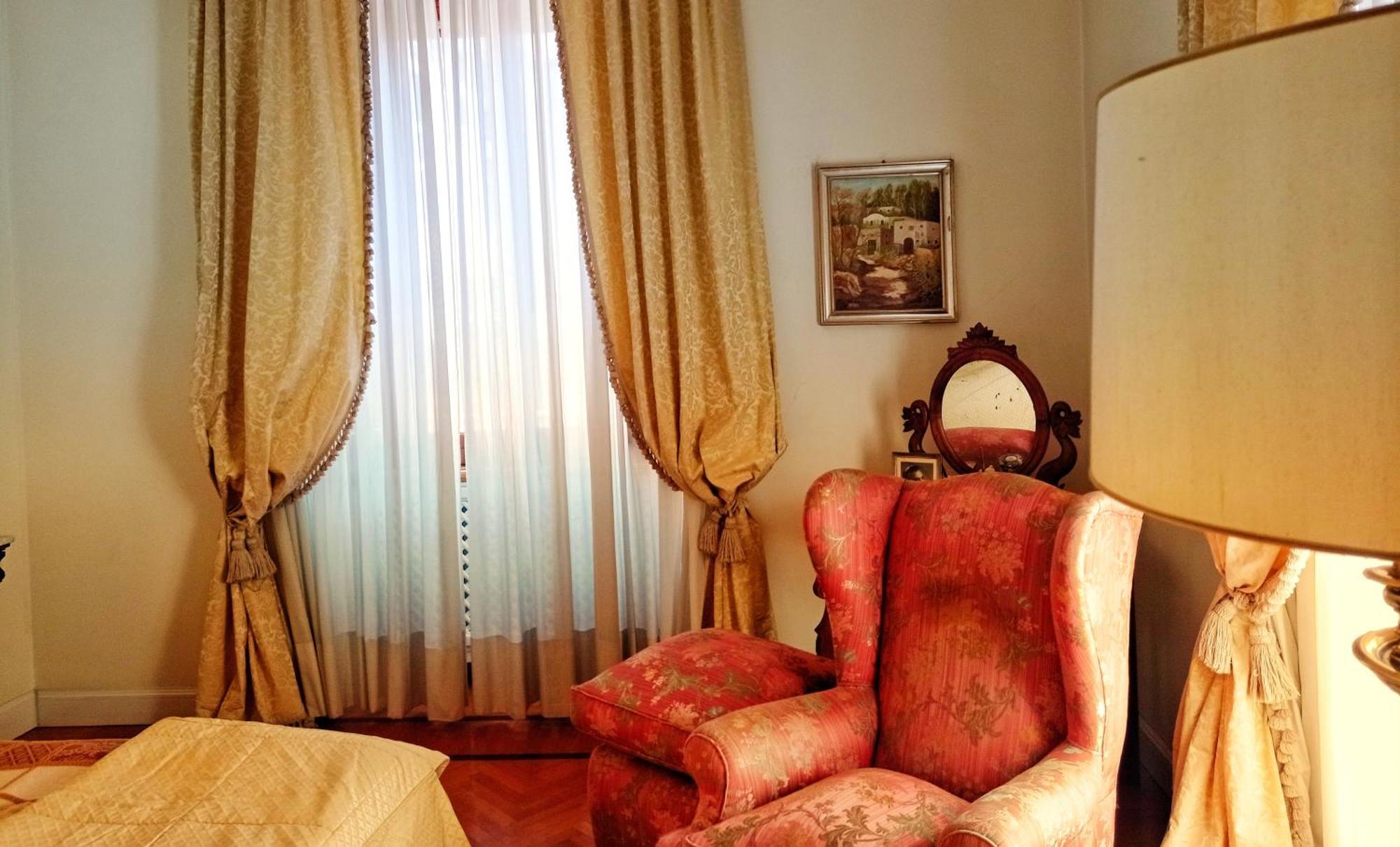 Roman Holidays Boutique Bilik gambar